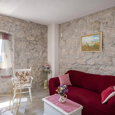 Peaceful Oasis With Whirlpool Holiday home Makarska