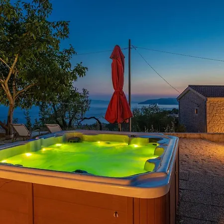 Peaceful Oasis With Whirlpool Holiday home Makarska