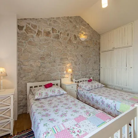 Peaceful Oasis With Whirlpool Holiday home Makarska