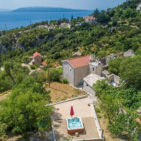 Peaceful Oasis With Whirlpool Holiday home Makarska