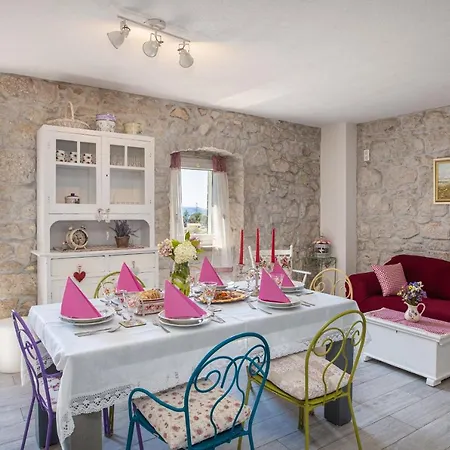 Holiday home Peaceful Oasis With Whirlpool