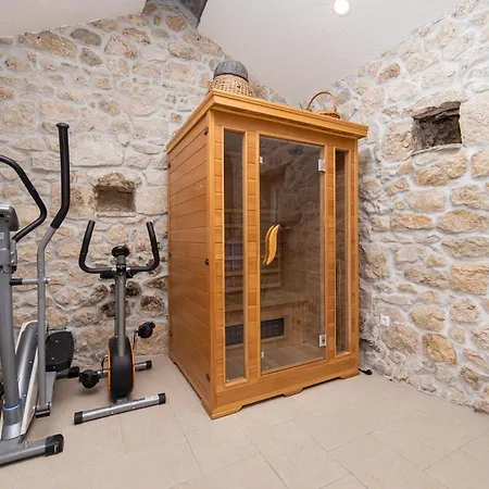 Peaceful Oasis With Whirlpool Holiday home Makarska