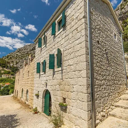 Peaceful Oasis With Whirlpool Holiday home Makarska