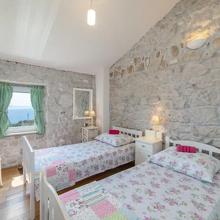 Holiday home Peaceful Oasis With Whirlpool Makarska