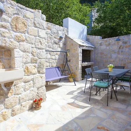 Peaceful Oasis With Whirlpool Holiday home