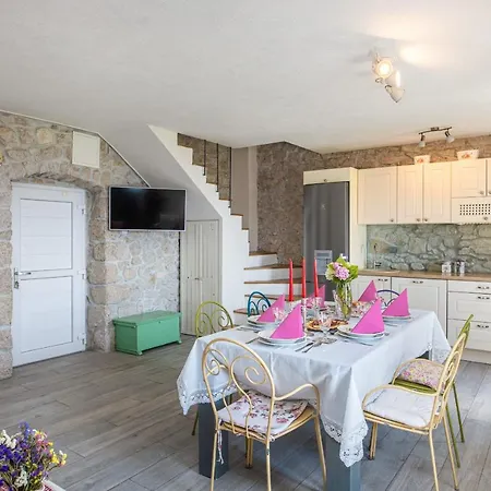 Peaceful Oasis With Whirlpool Holiday home *