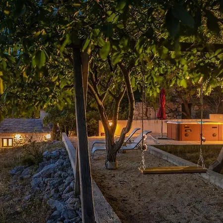 Peaceful Oasis With Whirlpool Holiday home Makarska
