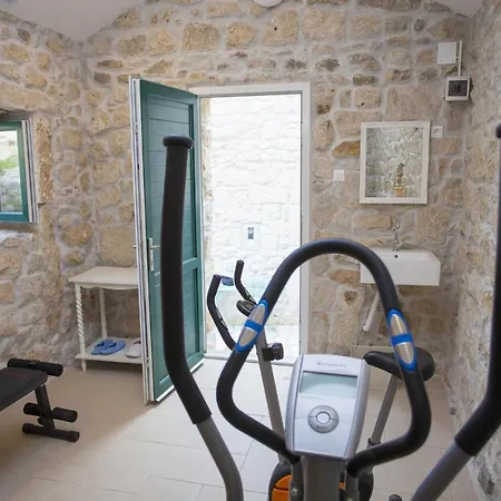 Holiday home Peaceful Oasis With Whirlpool *