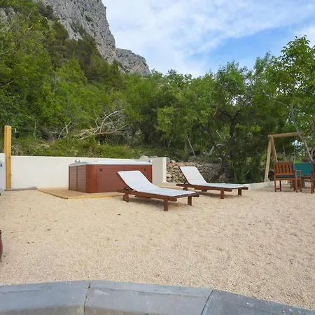 Holiday home Peaceful Oasis With Whirlpool Makarska