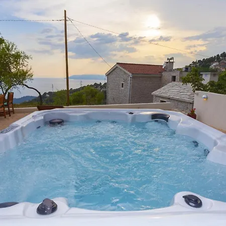 Peaceful Oasis With Whirlpool Holiday home Makarska